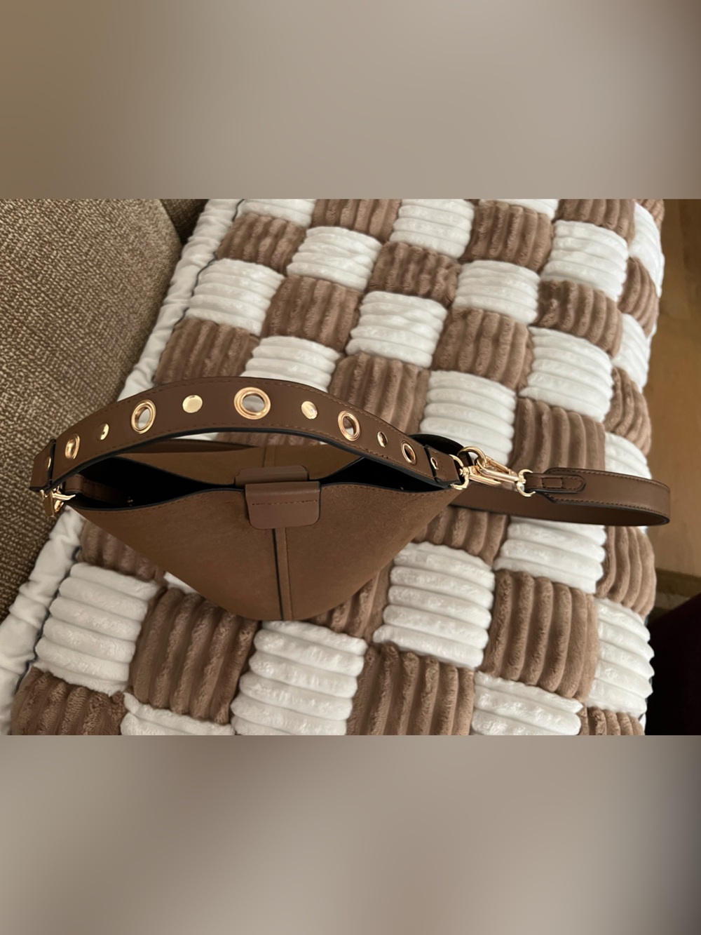 Jen & Co Brown Women's Bucket 2 Strap Purse/Bag with Gold Hardware - Picture 3 of 7